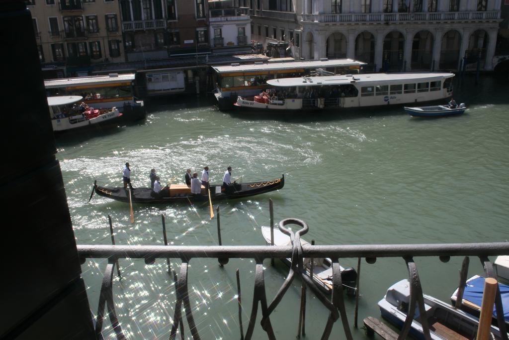 Hotel Magic Rialto Venedig Zimmer foto